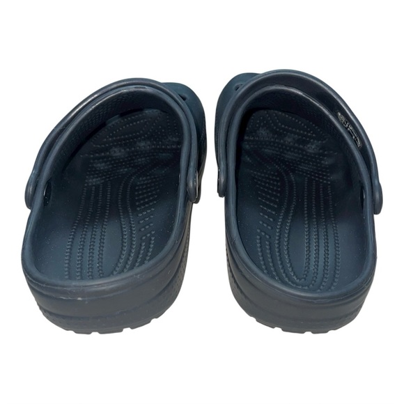 Kid’s Crocs w/ Jibetz - Picture 5 of 9